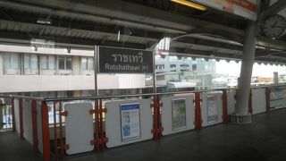 センセーブ運河の近く