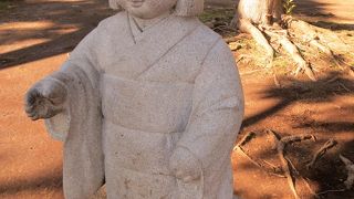 日本人ペルー移住100周年記念の像