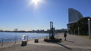 ベイブリッジの眺めが素晴らしい海辺の公園