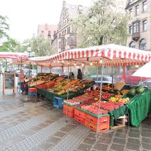 カラフルなくだもの屋