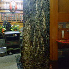 家と家の間のこんなところにお地蔵様が。