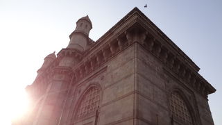 陸から見ても海から見てもよし　インド門