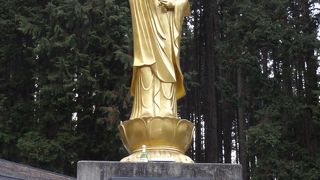 立派な観音像！