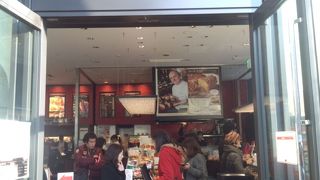 ガレットやケーキにお食事パン