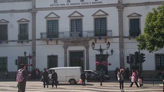 セナド広場の向かい