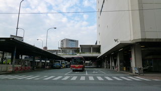近距離遠距離の多方面へ発車しています