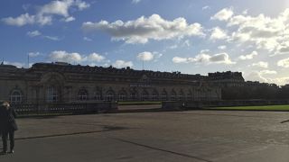 立派な建物ですが…