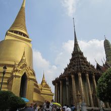 プラ モンドップ (ワット プラケオ内)