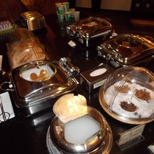 温かい料理もあります。