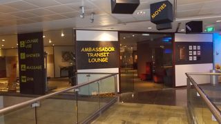 シャワーも料理もＧＯＯＤ！　一晩過ごせました。　～シンガポール・チャンギ国際空港第３ターミナルにあるラウンジ　Ambassador Transit Lounge　～