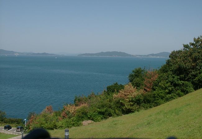 行ったことはないですが、地中海ではないのかと思わせる景色です