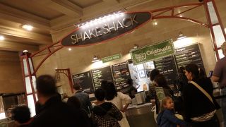 比較的空いている店舗です