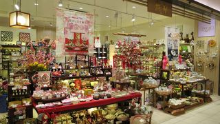 3F、和雑貨や陶器などが揃うお店