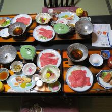 幻の黒みつ牛＆前沢牛しゃぶしゃぶで食べ比べ