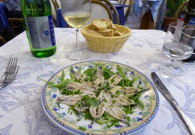 卵城にあるカジュアルレストランはそこそこの並みだと思います