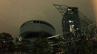 ユニークなフォルムが目を引く