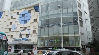 スポンジ　　ZARAやエイトセカンドなどが入っているファッションビル