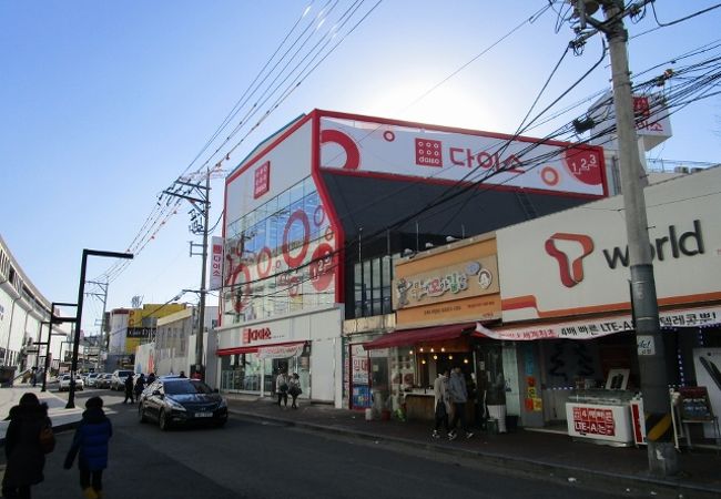 ダイソー　釜山大駅店　　結構品揃えは好いんだけど・・・