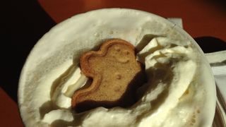 地下鉄１０号線新天地駅すぐ上にも。