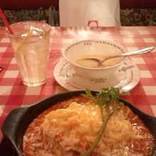 トマトクリームオムライス