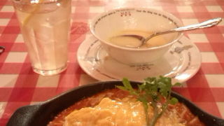 渋谷駅のすぐ近く。　オムライスやラケルパンが美味しいお店です!