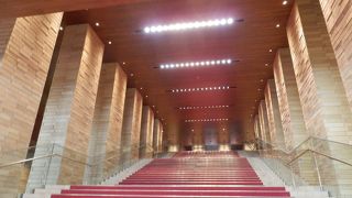 赤じゅうたんの大階段