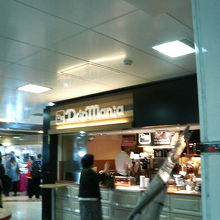 びゅうスクエア近くにある立食形式のコーヒー店です。