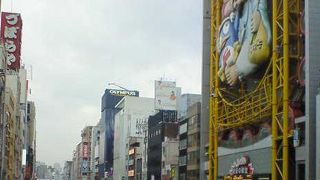 グリコ看板と張り合うドンキの恵比寿様