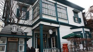 人通りの多い通りです