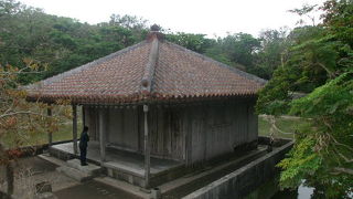 復元されたものですが、現在も信仰の対象となっています