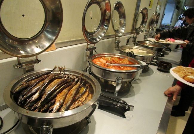 アイオンパーティー　お値打ち8800ウォン　伝統的な韓国料理のビュッフェ　