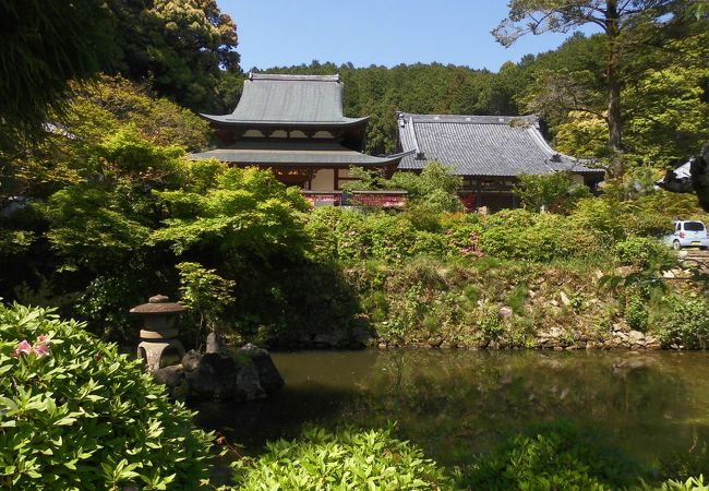 上野峡のふもとにひっそりたたずむお寺