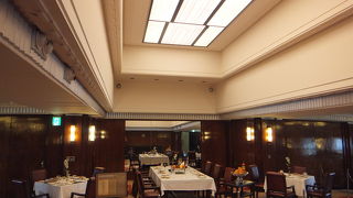 レトロな気分に浸れる豪華客船の船室