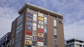 駅そばのさまざまな用途のピル。