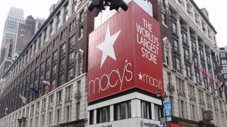 とにかく大きな店です