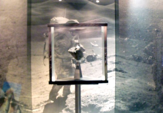 NASA にまだある月の石