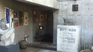 独特の技法の油絵に感心した