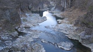 山間の荘厳な絶景