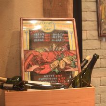 玄関ではワインボトルがお出迎え。