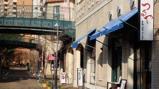 宝塚歌劇場までの路添いにある