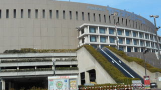 ひときわ目立つ大きなドーム