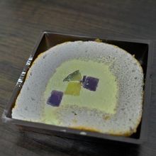 おいしそうなデザートを買って空港ホテルで食べるもよし