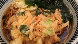 店内にジャズが流れているお蕎麦屋さんです