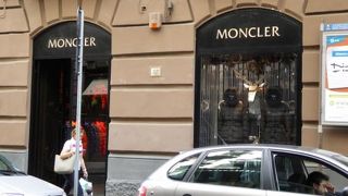 品揃えは抜群で７月はサマーセール♪