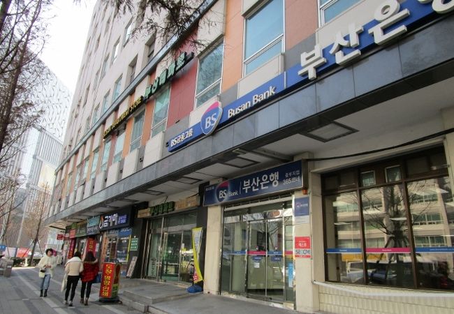 釜山デパート　　デパートというより小規模店舗の集合体