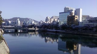 のどかな広島の川の風景です。