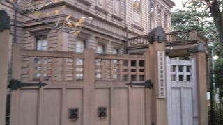 上野の森の古い校舎