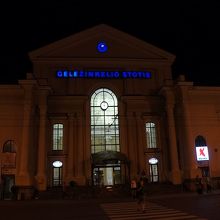 夜10時。夏と言えど流石に暗い…