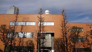 周りの風景になじんだ外観です