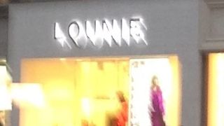 キレイ系のかっこいい女性用のお洋服のお店